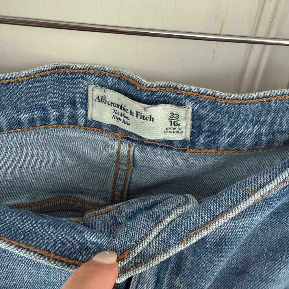 Abercrombie & Fitch Light Blue Relaxed Jeans high rise mom jeans - Picture 3 of 6